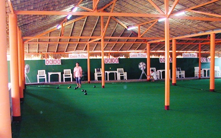 Indoor lawn bowling