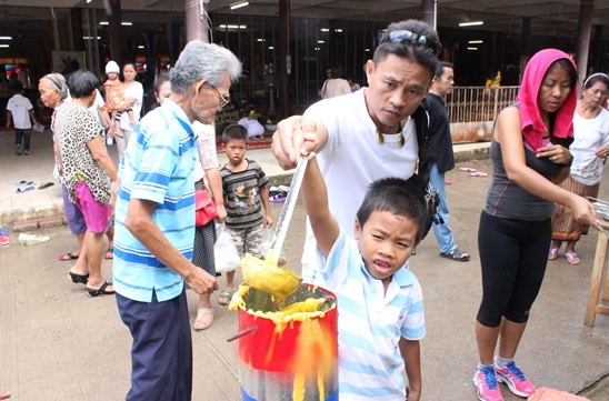 Asalha Buja Day & Buddhist Lent & Candles Parades in Pattaya 2014