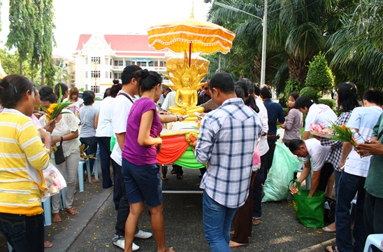 Buddhist Lent ends amidst solemn religious tradition