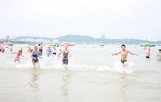 Rotary Charity Cross Bay Swim raises much needed funds for humanitarian projects