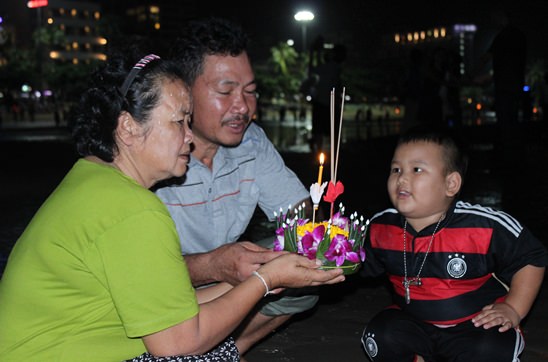 Loy Krathong Festival 2014