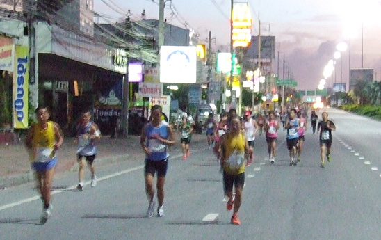 Kenyan champ defends his crown at Pattaya Marathon 2012