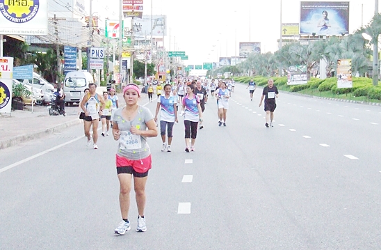 Kenyan champ defends his crown at Pattaya Marathon 2012