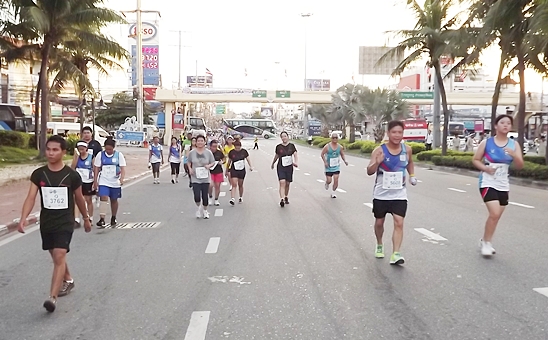 Kenyan champ defends his crown at Pattaya Marathon 2012