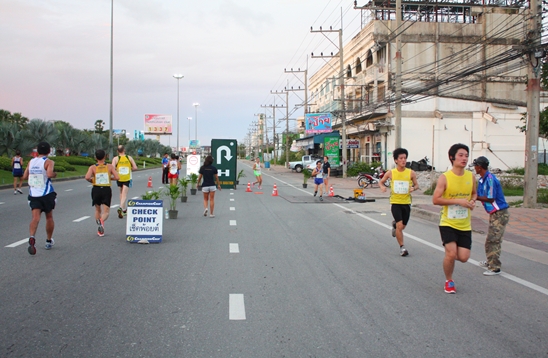 Kenyan champ defends his crown at Pattaya Marathon 2012