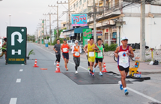 Kenyan champ defends his crown at Pattaya Marathon 2012