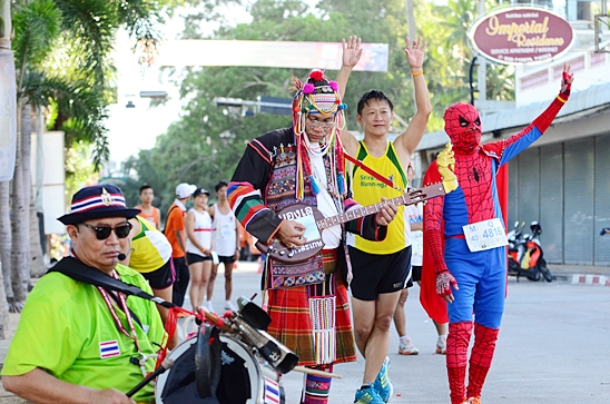 Kenyan champ defends his crown at Pattaya Marathon 2012