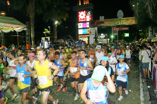 Kenyan champ defends his crown at Pattaya Marathon 2012