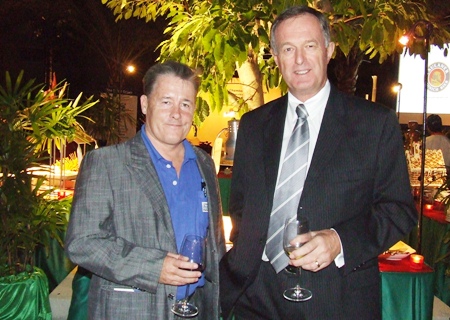 (L to R)  David W. Smith, director of Aqua Logic (Thailand) Co., Ltd.; and David O’Callaghan, from the New Zealand Thai Chamber of Commerce Executive Committee.