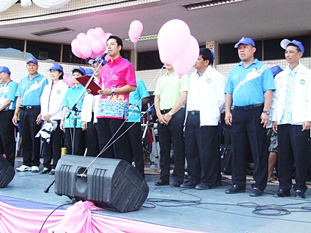 Mayor Itthiphol Kunplome begins the festivities at Pattaya City Hall by reading a message from the Prime Minister’s Office.