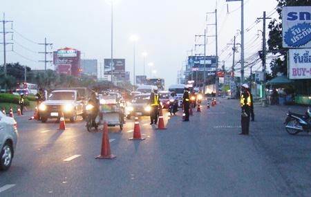 Police set up roadblocks and gave breathalyzer tests over the New Year holiday in an attempt to limit the number of accidents and road fatalities.