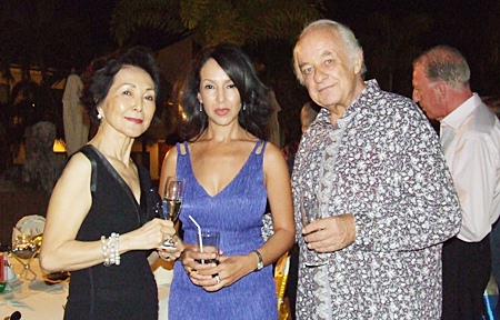 Ferenc poses with Madam Gek Wee Zecha, (left) and Anselma Valentini-Niehaus, Thai Garden Resort.