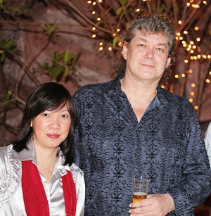 Hucky Eichelmann and his lovely wife Manatsanan Viengpetthong.