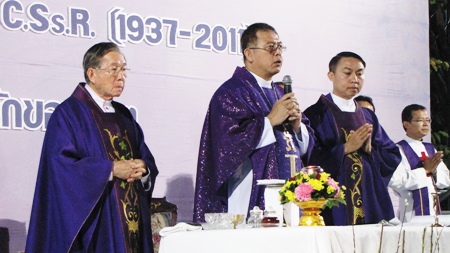 Bishop Silvio Siripong Charatsri celebrates mass.