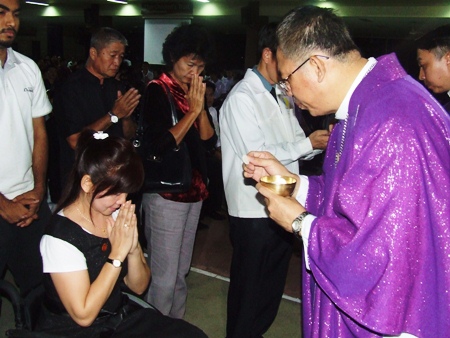 Bishop Silvio Siripong Charatsri presents the Eucharist.