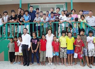 Bhutanese judge Pema Needup (4th left) was a special guest of Supakorn Noja (top far right), director of the Child Development and Welfare Centre and Sopin Thappajug (7th left), MD of the Diana Group and staunch supporter of children’s rights during his visit to the centre on a study tour recently. He was accompanied by Sudarat Sereewat, secretary-general of the Coalition to Fight Against Child Exploitation (FACE) Foundation.