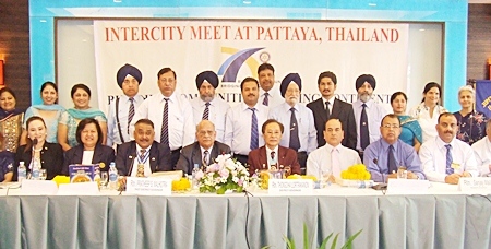 Pattaya is a popular destination for Rotary seminars from foreign countries. Recently Rotarians from District 3070 India held their Inter City Meeting at the Siam Bayview Hotel. The visiting Rotarians were led by District Governor Man Mohan Jerath (4rd left). On hand to welcome them were District Governor Thongchai Lortrakanon (5th right), Past District Governor Pratheep Malhotra (3rd left), both from District 3340, Thailand along with members of the Rotary Club of Jomtien-Pattaya.