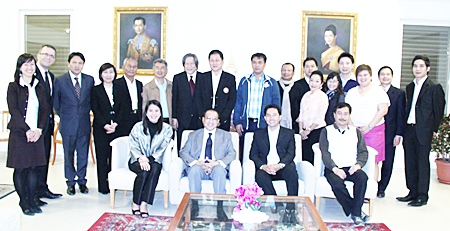 Thailand’s Ambassador to Israel (seated, 2nd left) hosts a dinner for the team from Pattaya, Chonburi, TAT and businesses from Thailand.