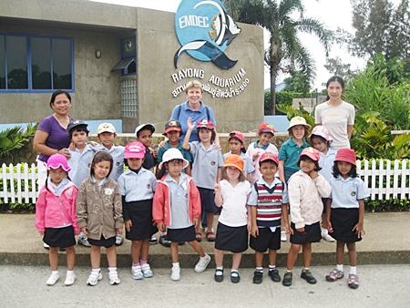 Enjoying the aquarium trip with our teacher Ms. Jane and our class assistants Ms. Altiza and Ms. Pui.