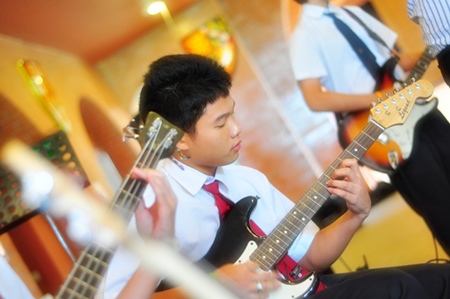 The awesome guitarist at The Regent’s Pattaya.