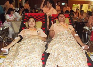 Students from Photisampan School join thousands of others donating blood in honor of HM the King.