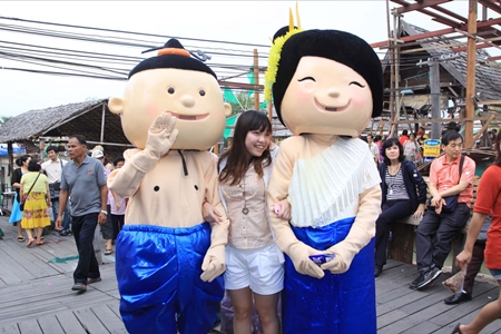 The Pattaya Floating Market’s mascots are big hits with the kids.