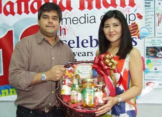 Yada Vongtongkum (right), PR and Marketing Communication Manager, representing Royal Garden Plaza presents Tony Malhotra, Asst. MD of Pattaya Mail, with a gift basket on the auspicious occasion of the traditional Thai New Year, also known as Songkran.