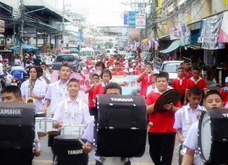 Students lead public officials in a “Fight Dengue Fever” parade last week through Naklua, spreading the message that it is dengue fever season and encouraging people to get rid of standing water around the house to reduce mosquito breading and mitigate the disease’s spread.