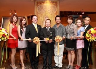 M.R. Somlabh Kitiyakara (4th left) presided over the opening ceremony of the art exhibition titled “The Traces of Faith No.3” by Sivakorn Poomthong at the Amari Watergate Bangkok recently. Proceeds of the event are for the benefit of underprivileged children in the Bangkok communities. In attendance were (l-r) Tichacha Boonruangkao, Sarita Sawaskumthon, Pierre Andre Pelletier, the hotel’s GM, M.R. Somlabh Kitiyakara, Sivakorn Poomthong, Nichaya Chaivisuth, Hotel’s Director of Communications and PR, Udomporn Kraitin and Wuttichai Usavatasanont.