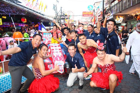 Hilton Pattaya General Manager Philippe Kronberg (kneeling, center) celebrates with employees at the finish line.