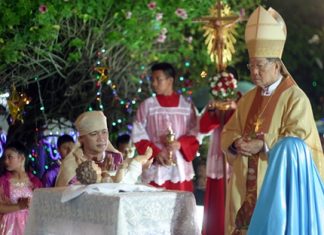 Bishop Emeritus Lawrence Thienchai Samanjit celebrates mass at St. Nicholas Church.