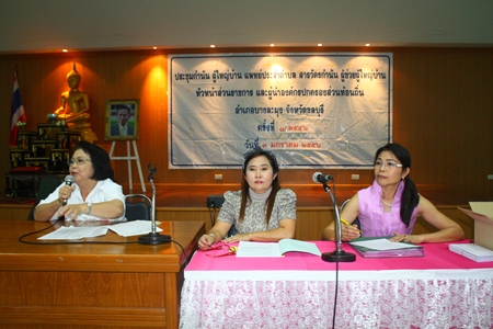 Red Cross President Nuanchan Saeng-Uthai (center) finalizes details of the event at The Zign Hotel. 