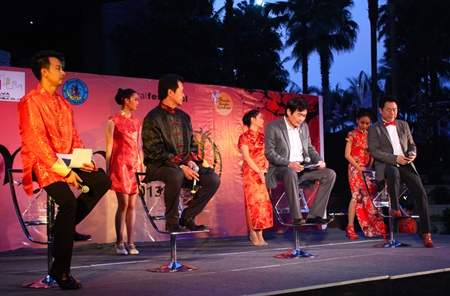 (L to R) Naddakorn Supharak, Chankit Na Ranong, Deputy Mayor Ronakit Ekasingh, and Central Festival Pattaya Beach General Manager Saran Tantijamnaj announce the upcoming Miss Qipao 2013 at Central Festival Pattaya Beach.