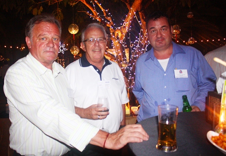 (L to R) Stephen Frost, Director, Bangkok International Associates; John L. Pollard, Managing Director of Meinhardt (Thailand) Ltd.; and Joe Barker-Bennett, Chairman of Eastern Seaboard BCCT Group and Managing Director of JMBB Consulting Co. Ltd.