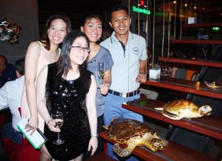 (L to R) Chutima Jeeramongkol, Yuwathida Jeerapat, Tina Termsomket, and CDR. Kwanmoung Karestre host a charity evening to “save the turtles”.