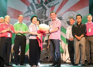 Capital Market Academy Class 15 President Somchai Bulsook inducted new members and presented Panga Vathanakul, Royal Cliff Managing Director and fellow CMA alumni, with a beautiful bouquet to symbolize his gratitude for her generous contribution during induction ceremonies for CMA Class 16 held at PEACH (Pattaya Exhibition And Convention Hall) recently. Capital Market Academy is under the sponsorship of the Stock Exchange of Thailand. This prestigious institute was established on April 29, 1995 for the purpose of educating senior executives about economy and the capital markets. Their dynamic vision includes corporate leadership, and the roles business plays in society.