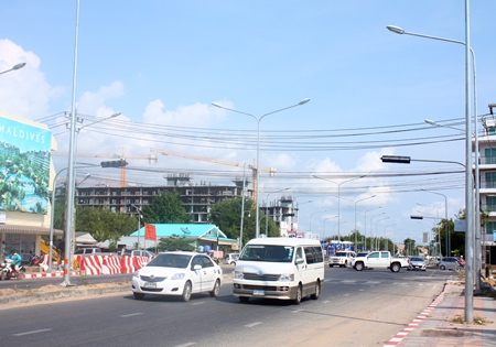 With no working traffic lights, this intersection of Jomtien 2nd Road and Soi Wat Bunkanchanaram is a free-for-all and the site of traffic accidents.