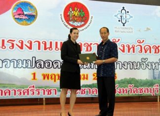 On behalf of the Dusit Thai Hotel Pattaya, Jidanun Sripatcharapas (left), manager of Human Resources receives the Award for Outstanding Performance in Fire Prevention and Fire Fighting from Chonburi Governor Khomsan Ekachai at the Chonburi Provincial Hall recently. The campaign was held to emphasize the importance of implementing laws and policies of the Ministry of Labor concerning the welfare and protection of hotel personnel.