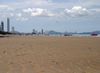 A combination of seasonal tides and lunar cycles has been turning Jomtien into an ocean of sand during low tide.
