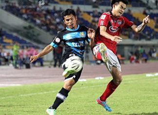 Pattaya United’s Wasan Thanapat (left) challenges for the ball with Songkhla United’s Daiki Higuchi during their Thai Premier League fixture at the Tinsulanon Stadium in Songkhla, Sunday, June 2. (Photo c/o Pattaya United/Offside)