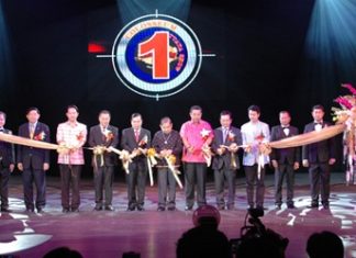 Honored guests cut the ribbon to open the Colosseum Show Pattaya.