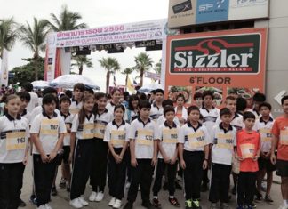 On Sunday 21st July, Satit Udomseuksa students completed the 3.5 kilometer students race at the King’s Cup Pattaya Marathon 2013. It is estimated 4,000 runners and walkers attended this year and was a sporting success. Congratulations to all the students for their participation.