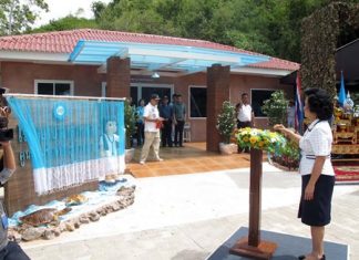 Pornjit Rungrerngrom, president of Navy Wives Association, presses the button to officially open the Navy’s new Sea Turtle Hospital in Sattahip.