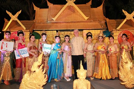 Amari Orchid Pattaya GM Brendan Daly (center) awards winners of the hotel’s Nang Noppamas contest.