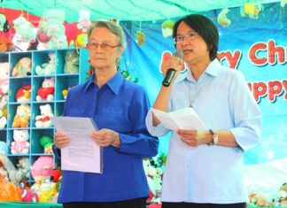 Sister Joan Gormley (left) and Sister Jiemjit Thumpichai (right) thank the sponsors of the new facilities.