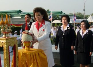 Chonburi Red Cross chief Busarawadee Ekachai lays flower ornaments to pay homage to King Naresuan on Thai Armed Forces Day.