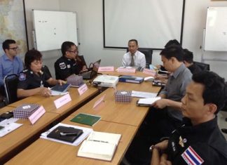 DSI eastern region Director Pravit Chaibuadaeng met with Tourism Authority of Thailand Pattaya Director Auttaphol Wannakij, city hall officials, tourist police, the Burapha Tour Guides Club and a handful of tour operators Jan. 29.