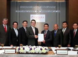 Thirayuth Chirathivat (4th left), chief executive officer of Centara Hotels & Resorts and Ekaphanh Phapithack (4th right), chairman of Simoung Group and Joint Development Bank shake hands after signing a hotel management agreement for Centara to manage the new Centara Grand Hotel Vientiane. The ceremony took place at the Centara Grand & Bangkok Convention Centre at CentralWorld.