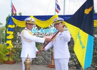 Capt. Sompong Phuwiang hands over the company flag to Capt. Somprasong Witladilokphan.