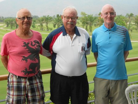 Monday winners Jan Lovgreen and Graham Buckingham with Dave Richardson (center).